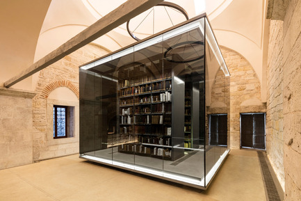 Dossier de presse | 1124-13 - Communiqué de presse | World Interiors News Awards Ceremony 2016 - World Interiors News - Design d’intérieur commercial - WINNER: PUBLIC SECTOR<br>Beyazıt State Library by Tabanlioğlu Architects<br><br>Beyazıt State Library is the oldest and the largest library in Istanbul. The Library can be found in Beyazıt Square, the most vibrant space in the old part of the city. The jury were particularly impressed with the sensitive reorganization of the interior.<br><br>JUDGES’ COMMENT<br>‘Fantastic adaptive reuse with contemporary installations highlighting the aesthetics of a heritage framework. Elegant, minimalistic and beautifully realised. The lighting design is truly commendable.’<br> - Crédit photo : Tabanlioğlu Architects<br>