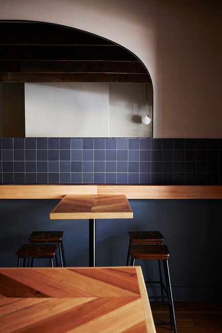 Dossier de presse | 1124-13 - Communiqué de presse | World Interiors News Awards Ceremony 2016 - World Interiors News - Design d’intérieur commercial - WINNER: BARS <br>Dead Ringer by TomMarkHenry<br><br>The aim of Dead Ringer was to create an unassuming and relaxed venue as a place to enjoy high a calibre food and drink offering in an environment that was not ostentatious or specifically themed in any way.<br class="">The strongest message that came through in the client brief was there was to be strictly no theme, and they did not want to be a carbon copy of something that has been done before.<br><br>JUDGES’ COMMENT<br>‘Clever solutions within tight budget limitations using carefully selected light fittings and a tonal palette to create a simple and elegant space.’ - Crédit photo : TomMarkHenry