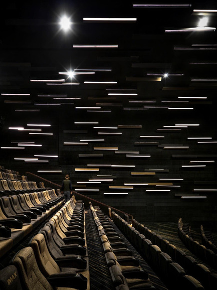 Dossier de presse | 1124-13 - Communiqué de presse | World Interiors News Awards Ceremony 2016 - World Interiors News - Design d’intérieur commercial - WINNER: LEISURE OR ENTERTAINMENT VENUES<br>Meteor Cinema by One Plus Partnership<br><br>One Plus Partnership wanted to pay tribute to all filmmakers, so they came up with the idea of a meteor shower. Through freezing the precise moment of a meteor shower, the designers want the audience to embrace the magnificent view of this critical moment, as well as the tremendous work behind every filmmaker.<br><br>JUDGES’ COMMENT<br>‘It’s a whole new language of cinema: innovative and confident. It has the confidence to go against the established esthetic of cinema. It’s bold and uncompromising with an integrated approach right the way through to the auditorium.’ - Crédit photo : One Plus Partnership