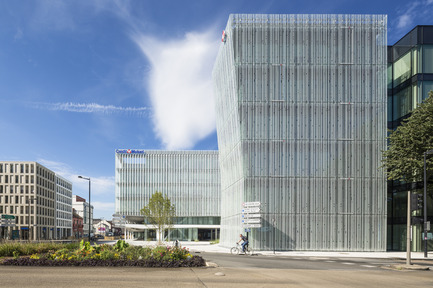 Dossier de presse | 2276-03 - Communiqué de presse | ArchiDesignclub Awards 2017 - ArchiDesignclub by Muuuz - Architecture institutionnelle - Lauréat dans la catégorie Bureaux : Siège du Crédit Mutuel Loire-Atlantique Centre-Ouest, Nantes (44) - AIA Associés - Crédit photo : Luc Boegly