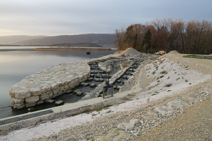 Dossier de presse | 2230-01 - Communiqué de presse | A new Landscape for the New Hydropower Plant Hagneck in Switzerland - Raymond Vogel Landschaften AG - Architecture de paysage -  Entrance to the upstream fish migration.<br> 	    - Crédit photo :    	 		 		 	 	 		 			 				 					Raymond Vogel, Zürich  				 