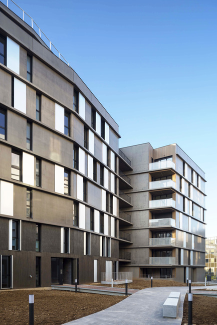 Press kit | 2372-01 - Press release | Résidence de l'Aqueduc in Gentilly / France - Daquin & Ferrière Architecture - Residential Architecture -  Residence de l'Aqueduc - Gentilly / France <br>DAQUIN &amp; FERRIERE ARCHITECTURE  <br>East façade from the central garden<br> - Photo credit: Hervé Abbadie