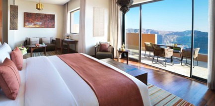 Dossier de presse | 2177-02 - Communiqué de presse | Un architecte français conçoit le plus haut resort de luxe du Moyen Orient :Anantara JabalAkhdar - Atelier Pod - Art de vivre - 3 Bed Royal Mountain Master Bedroom - Crédit photo : Anantara Jabal Akhdar