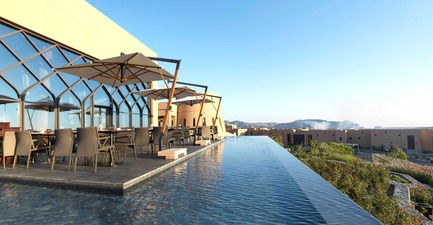 Dossier de presse | 2177-02 - Communiqué de presse | Un architecte français conçoit le plus haut resort de luxe du Moyen Orient :Anantara JabalAkhdar - Atelier Pod - Art de vivre - Al Maison Restaurant Terrace - Crédit photo : Anantara Jabal Akhdar