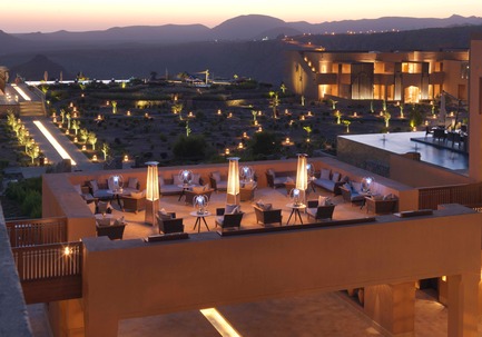 Dossier de presse | 2177-02 - Communiqué de presse | Un architecte français conçoit le plus haut resort de luxe du Moyen Orient :Anantara JabalAkhdar - Atelier Pod - Art de vivre - Al Shourfa Lounge - Crédit photo : Anantara Jabal Akhdar