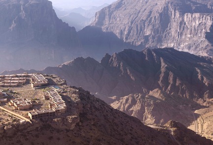 Dossier de presse | 2177-02 - Communiqué de presse | Un architecte français conçoit le plus haut resort de luxe du Moyen Orient :Anantara JabalAkhdar - Atelier Pod - Art de vivre - Anantara Al Jabal Al Akhdar Resort - Aerial View - Crédit photo : Anantara Jabal Akhdar