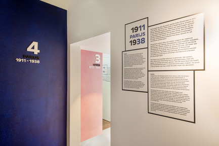 Dossier de presse | 1997-03 - Communiqué de presse | 100th Anniversary of De Stijl: Tinker Redevelops the House where Mondrian was Born - Tinker imagineers - Évènement + Exposition -               The artistic signposts consist of large, coloured areas that refer to colours from his entire oeuvre, such as the dark greens or pinks from his early period.&nbsp; - Crédit photo : Mike Bink Photography