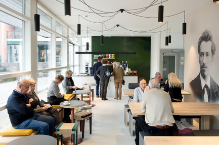 Dossier de presse | 1997-03 - Communiqué de presse | 100th Anniversary of De Stijl: Tinker Redevelops the House where Mondrian was Born - Tinker imagineers - Évènement + Exposition - Renewed restaurant - Crédit photo : Mike Bink Photography