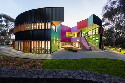 Dossier de presse | 2259-02 - Communiqué de presse | Ivanhoe Grammar Senior Years & ScienceCentre - McBride Charles Ryan - Architecture institutionnelle - Main Entrance - Crédit photo : John Gollings