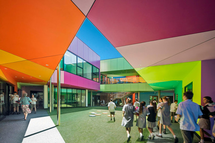 Dossier de presse | 2259-02 - Communiqué de presse | Ivanhoe Grammar Senior Years & ScienceCentre - McBride Charles Ryan - Architecture institutionnelle - Internal Courtyard - Crédit photo : John Gollings