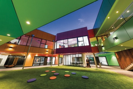 Dossier de presse | 2259-02 - Communiqué de presse | Ivanhoe Grammar Senior Years & ScienceCentre - McBride Charles Ryan - Architecture institutionnelle - Internal Courtyard - Crédit photo : John Gollings