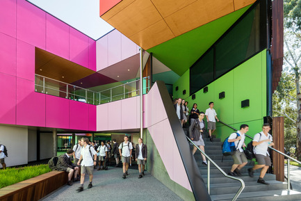 Dossier de presse | 2259-02 - Communiqué de presse | Ivanhoe Grammar Senior Years & ScienceCentre - McBride Charles Ryan - Architecture institutionnelle - Internal Courtyard - Crédit photo : John Gollings