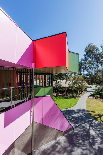 Dossier de presse | 2259-02 - Communiqué de presse | Ivanhoe Grammar Senior Years & ScienceCentre - McBride Charles Ryan - Architecture institutionnelle - Main Entrance - Crédit photo : John Gollings