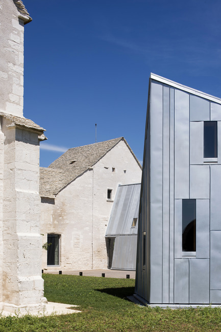 Dossier de presse | 2394-01 - Communiqué de presse | Reconversion de l’ancien Hôpital de Meursault - JUNG Architectures & Simon Buri - Architecture institutionnelle - Crédit photo : Martin Argyroglo