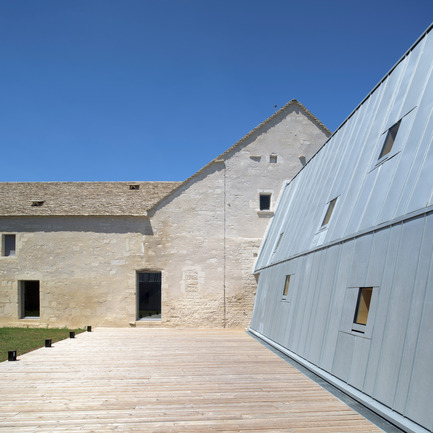 Dossier de presse | 2394-01 - Communiqué de presse | Reconversion de l’ancien Hôpital de Meursault - JUNG Architectures & Simon Buri - Architecture institutionnelle - Crédit photo : Martin Argyroglo