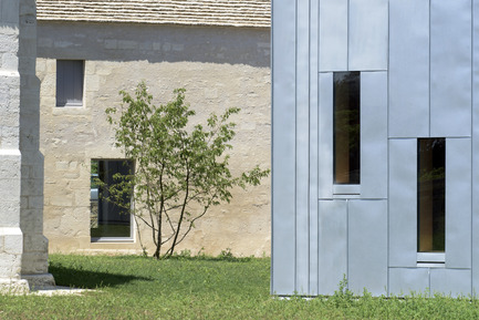 Dossier de presse | 2394-01 - Communiqué de presse | Reconversion de l’ancien Hôpital de Meursault - JUNG Architectures & Simon Buri - Architecture institutionnelle - Crédit photo : Martin Argyroglo