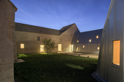 Dossier de presse | 2394-01 - Communiqué de presse | Reconversion de l’ancien Hôpital de Meursault - JUNG Architectures & Simon Buri - Architecture institutionnelle - Crédit photo : Martin Argyroglo