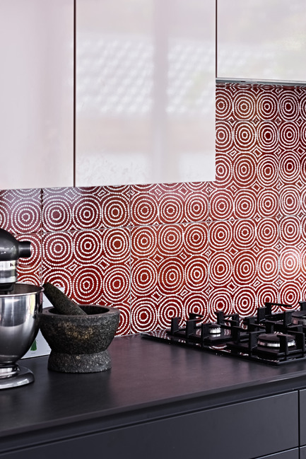 Press kit | 2399-01 - Press release | My Country: Design With Origin - Bay Gallery Home - Residential Interior Design - Bay Gallery Home, My Country Bush Onion 1 ceramic wall tiles in situ. From an original Australian Aboriginal artwork. - Photo credit: Bay Gallery Home