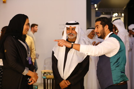 Press kit | 1834-13 - Press release | Design Days Dubai Completes its Sixth and Most Successful Edition in its New Location, d3 - Design Days Dubai - Event + Exhibition - DDD2017_designer Ahmad Angawi from the King Abdelaziz Centre for World Culture_ speaking with Sheikh Nahyan - Photo credit: Image&nbsp;Courtesy of Design Days Dubai&nbsp;