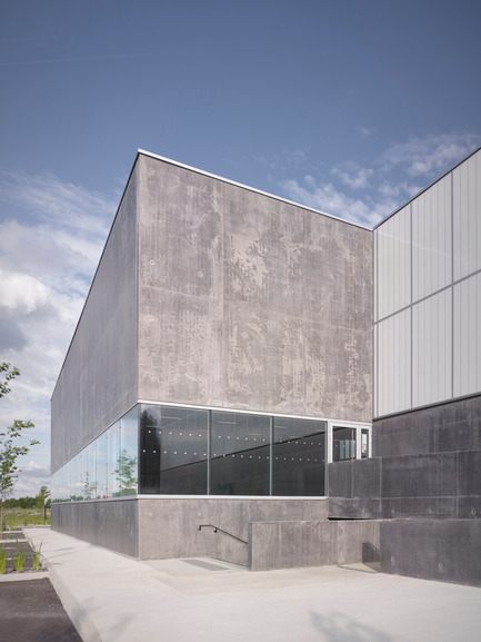 Press kit | 1040-05 - Press release | Sports Complex in Bussy Saint-Georges - Martin Duplantier Architectes - Institutional Architecture -  North facade - Zoom&nbsp;  - Photo credit:  Yohan ZERDOUN 