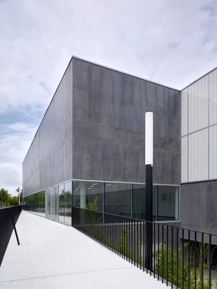 Press kit | 1040-05 - Press release | Sports Complex in Bussy Saint-Georges - Martin Duplantier Architectes - Institutional Architecture - South facade - Zoom&nbsp; - Photo credit:  Yohan ZERDOUN 