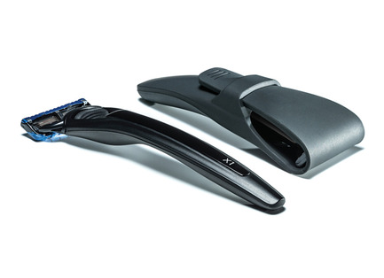 Dossier de presse | 2458-01 - Communiqué de presse | Best Design: Razor Case Receives Top Prize in the Red Dot Award: Product Design 2017 - Bolin Webb - Art de vivre -  Bolin Webb X1 Nero Black Razor &amp; Razor Case Gift Set - Crédit photo : Bolin Webb