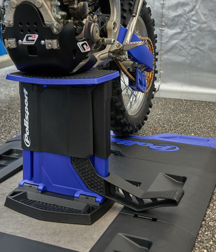 Dossier de presse | 2468-01 - Communiqué de presse | Foldable Lift Bike Stand - Polisport Plásticos SA - Produit - Foldable Bike Stand paddock&nbsp; - Crédit photo : Polisport Plásticos SA