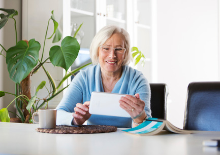 Press kit | 2411-01 - Press release | Connected Video Baby Monitor ‘Star’ - SEP Solutions - Product -  13&nbsp;Remote access or 'virtual visiting rights' can be granted to, for example, grandparents - Photo credit: Kati Leinonen