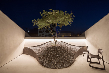 Dossier de presse | 2483-01 - Communiqué de presse | Loft Panzerhalle - smartvoll - Architecture résidentielle -  Zen like terrace&nbsp;  - Crédit photo : Tobias Colz/smartvoll