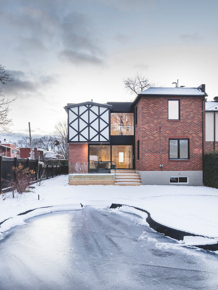 Dossier de presse | 1142-06 - Communiqué de presse | La Cardinale - L. McComber - Architecture résidentielle - La façade arrière, vue du jardin - Crédit photo : Raphaël Thibodeau