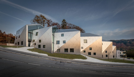 Dossier de presse | 1018-04 - Communiqué de presse | Residential Building with 15 Units - Metaform architects - Architecture résidentielle - Street view - Crédit photo : Steve Troes Fotodesign