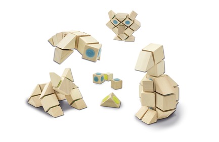 Dossier de presse | 2450-01 - Communiqué de presse | DOCKLETS - Innovative Hook and Loop Toy Bricks for Agile 3D Constructions - TPPD / Thade Precht Playful Design - Produit - DOCKLETS Universal Set - Crédit photo : Alex Tossi Fotografie, Berlin/Germany