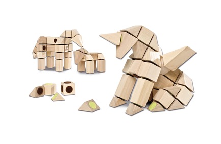 Dossier de presse | 2450-01 - Communiqué de presse | DOCKLETS - Innovative Hook and Loop Toy Bricks for Agile 3D Constructions - TPPD / Thade Precht Playful Design - Produit - DOCKLETS Horses Set - Crédit photo : Alex Tossi Fotografie, Berlin/Germany