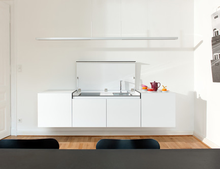 Dossier de presse | 2443-01 - Communiqué de presse | miniki slimline - miniki - Design industriel - miniki slimline modules sl1, sl3 (fridge), sl3 (cabinet)&nbsp; open - Crédit photo : Michael Jaeger