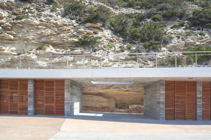 Dossier de presse | 2380-01 - Communiqué de presse | L'Ortu Duzzi - Buzzo Spinelli Architecture - Architecture industrielle -  		 	 	 		 			 				 					La prud’homie s’ouvre à la vie de la citée en ménageant entre ses blocs des espaces publics.<br>  				 - Crédit photo : ©Serge Demailly
