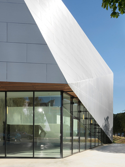 Dossier de presse | 972-04 - Communiqué de presse | Scène de musiques actuelles - Hérault Arnod architectures - Architecture institutionnelle - Crédit photo : André Morin