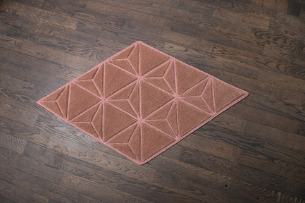 Dossier de presse | 2512-01 - Communiqué de presse | Jigsaw Rug Wins Double Design Award - Ingrid Külper Design AB - Design d’intérieur commercial - Rombe from the jigsaw rug - Crédit photo : Ewa malmsten Nordell