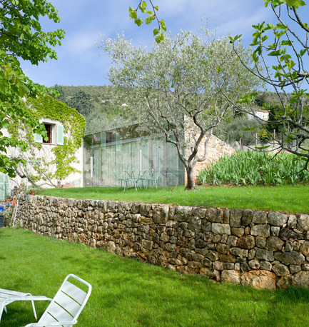 Dossier de presse | 2433-01 - Communiqué de presse | Maison SPE - ELLENA MEHL Architectes - Architecture résidentielle - dans la restanque - Crédit photo : Hervé ELLENA