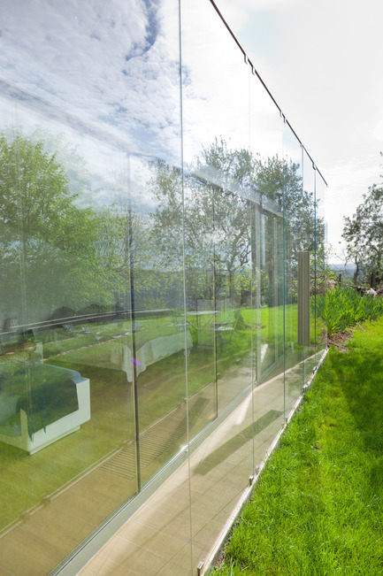Dossier de presse | 2433-01 - Communiqué de presse | Maison SPE - ELLENA MEHL Architectes - Architecture résidentielle - L'extension - rideaux ouverts - Crédit photo : Hervé ELLENA