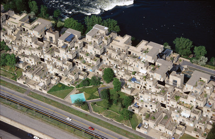 Dossier de presse | 748-31 - Communiqué de presse | Montréal célèbre le50e anniversaire d’Habitat 67 de l’architecte canadien, israélien, américain MosheSafdie au Centre de design de l’UQAM / Du 1er juin au13août2017 - Centre de design de l'UQAM - Évènement + Exposition - Habitat 67 - Vue aérienne - Crédit photo :  Image de Studio Graetz 