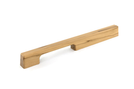 Dossier de presse | 2479-01 - Communiqué de presse | Introducing TIRAR - TIRAR - Produit - TIRAR door pull 600mm Blackheart Sassafras - Crédit photo : TIRAR