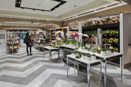 Dossier de presse | 846-21 - Communiqué de presse | Le style raffiné des épiceries fine Pusateri’s - Céragrès - Architecture commerciale - L'épicerie fine Pusateri’s&nbsp;- Saks Food Hall CF Sherway Gardens - Crédit photo : Philip Castleton