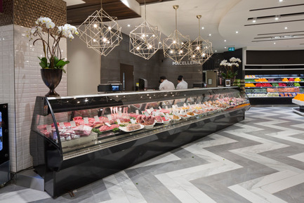 Dossier de presse | 846-21 - Communiqué de presse | Le style raffiné des épiceries fine Pusateri’s - Céragrès - Architecture commerciale - L'épicerie fine Pusateri’s&nbsp;- Saks Food Hall CF Sherway Gardens - Crédit photo : Philip Castleton