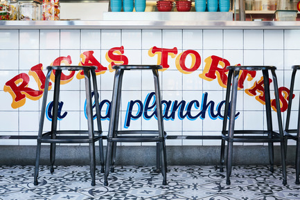 Dossier de presse | 1048-12 - Communiqué de presse | Multidisciplinary Studio +tongtong Designs Torteria San Cosme, the Mexican Sandwich Shop in the Heart of Kensington Market - +tongtong - Design industriel - Crédit photo : Naomi Finlay