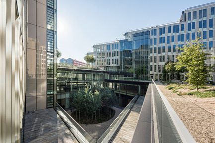 Dossier de presse | 1008-04 - Communiqué de presse | Siège social Veolia - Dietmar Feichtinger Architectes - Architecture commerciale - Jardins et terrasses - Crédit photo : Hertha Hurnaus