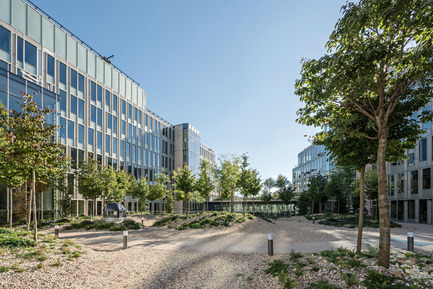 Dossier de presse | 1008-04 - Communiqué de presse | Siège social Veolia - Dietmar Feichtinger Architectes - Architecture commerciale - Le coeur vert du bâtiment - Crédit photo : Hertha Hurnaus