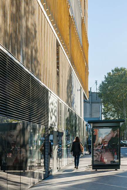 Dossier de presse | 1008-04 - Communiqué de presse | Siège social Veolia - Dietmar Feichtinger Architectes - Architecture commerciale - Détail façade - Crédit photo : Hertha Hurnaus