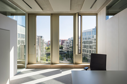 Dossier de presse | 1008-04 - Communiqué de presse | Siège social Veolia - Dietmar Feichtinger Architectes - Architecture commerciale - Bureau - Crédit photo : Hertha Hurnaus