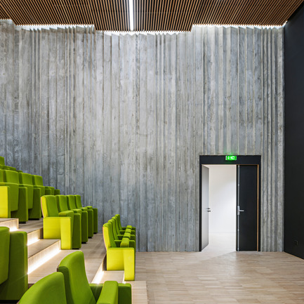 Dossier de presse | 1008-04 - Communiqué de presse | Siège social Veolia - Dietmar Feichtinger Architectes - Architecture commerciale - Amphithéatre - Crédit photo : Hertha Hurnaus