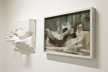 Press kit | 701-10 - Press release | Michel de Broin and Eve Sussman at the MAC - Musée d'art contemporain de Montréal (MAC) - Event + Exhibition - Relief, 2008-2012Michel de BroinDiptyque : plâtre Hydrocalet photographie jet d’encre43 × 61 × 30 cm (sculpture)41 × 61 cm (photo)2/2Collection de l’artiste - Photo credit: Michel de Broin